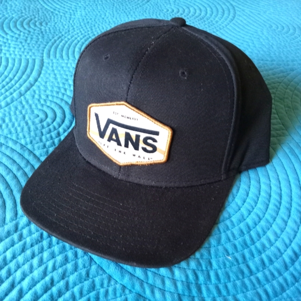 VANS Off The Wall Snap Back Black Hat Cap Embroidered Tan Logo